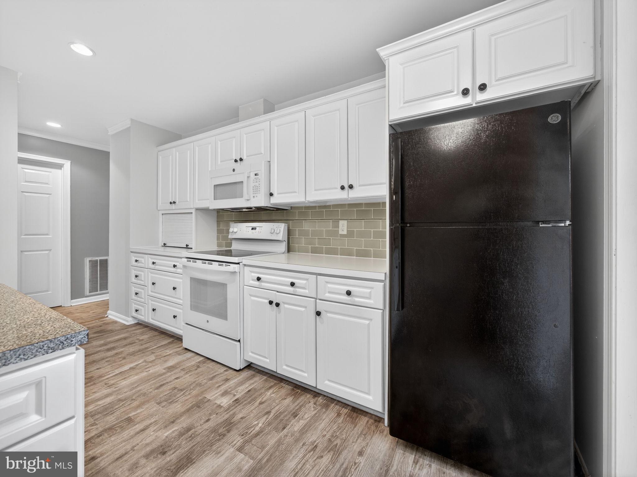 COUNTRY PLACE - Residential