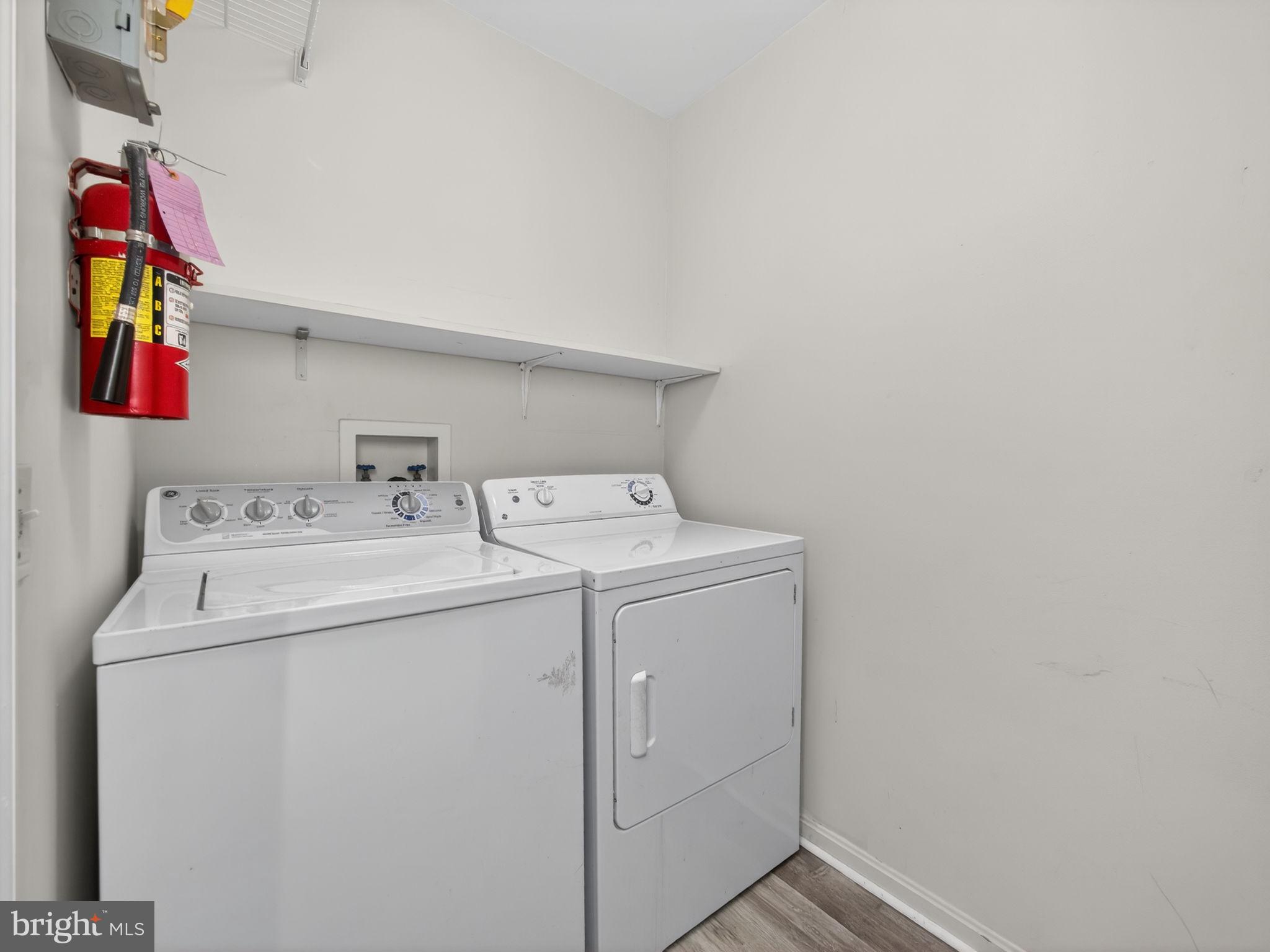 COUNTRY PLACE - Residential