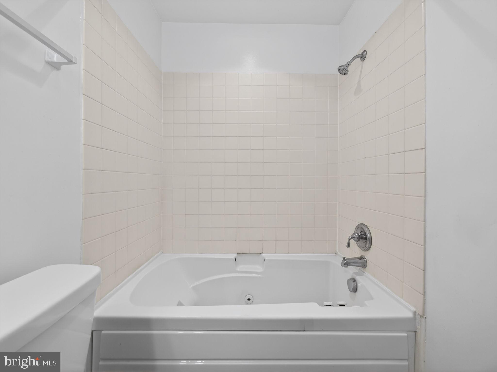 COUNTRY PLACE - Residential