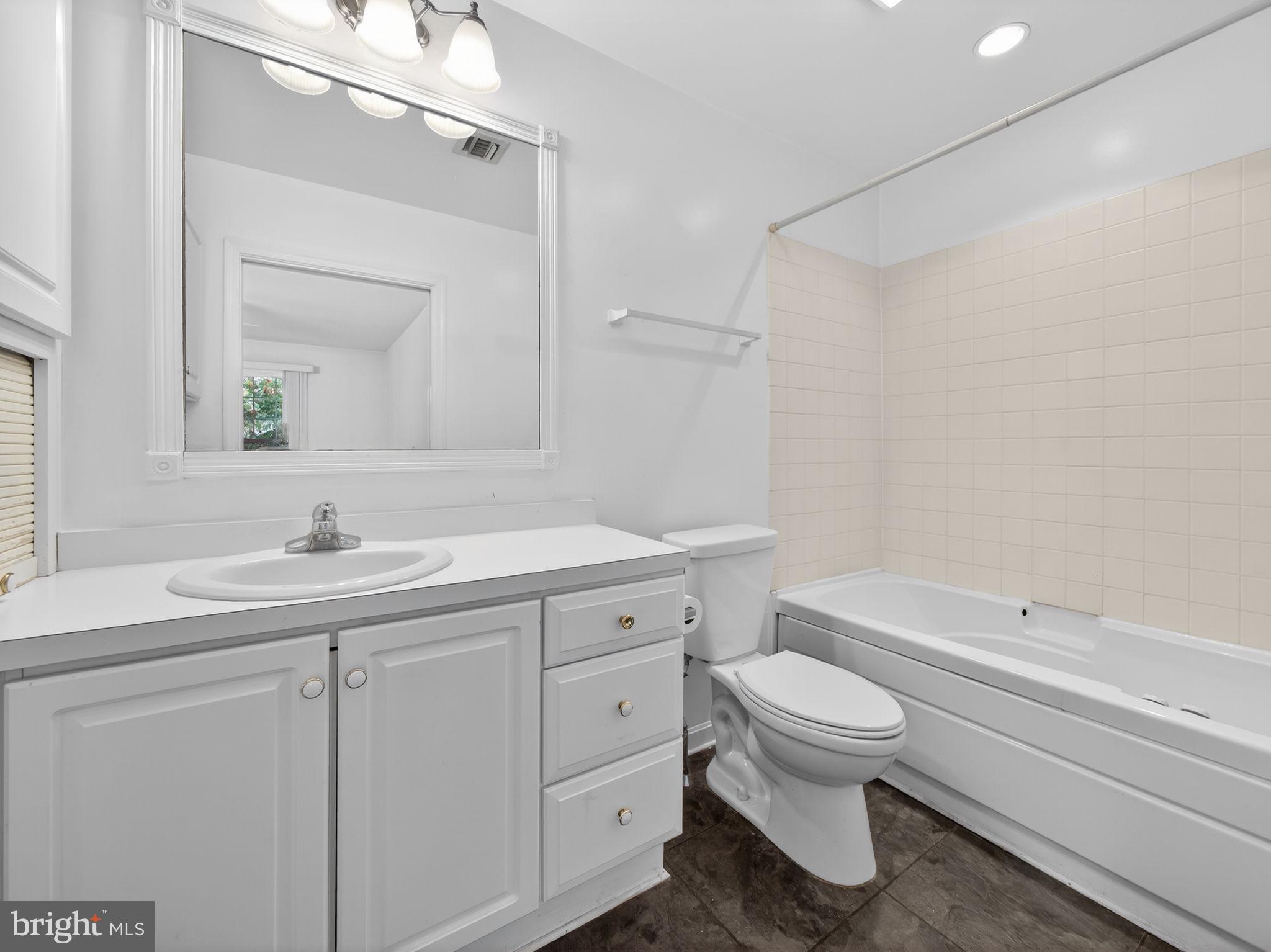 COUNTRY PLACE - Residential