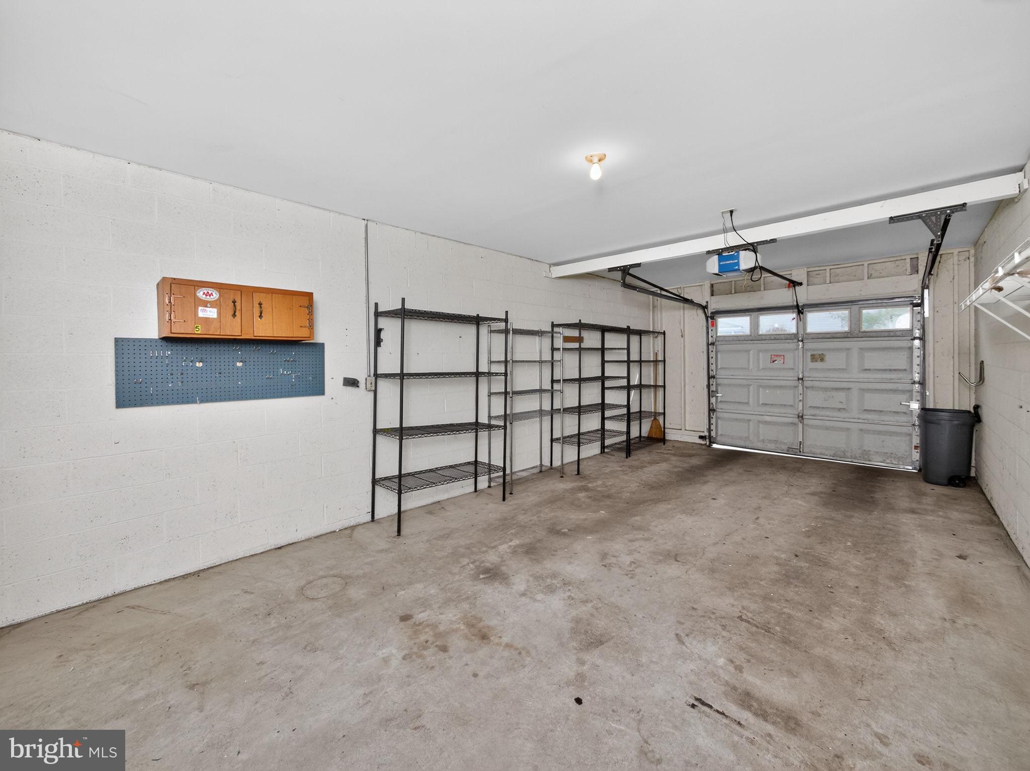 COUNTRY PLACE - Residential