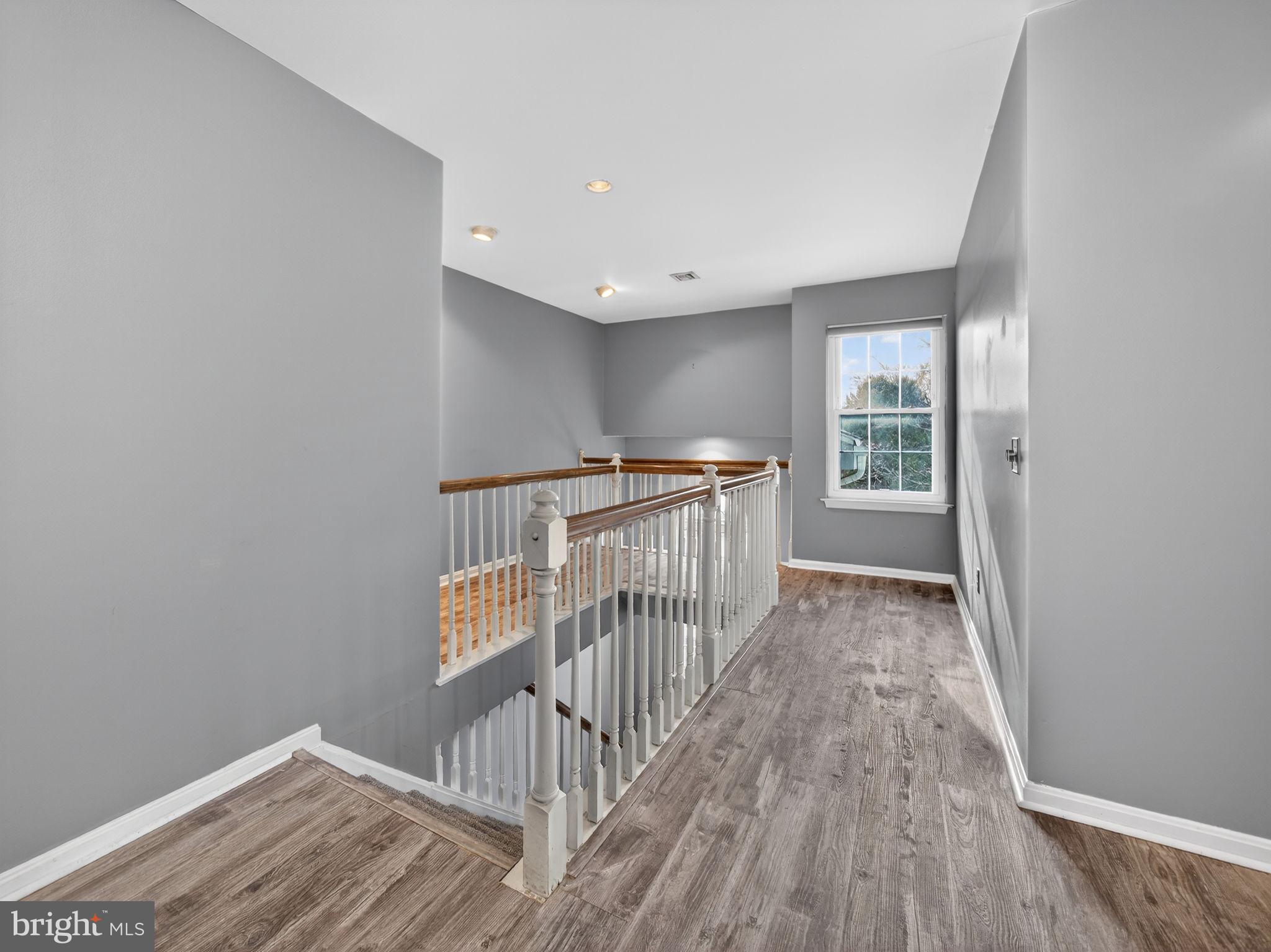 COUNTRY PLACE - Residential