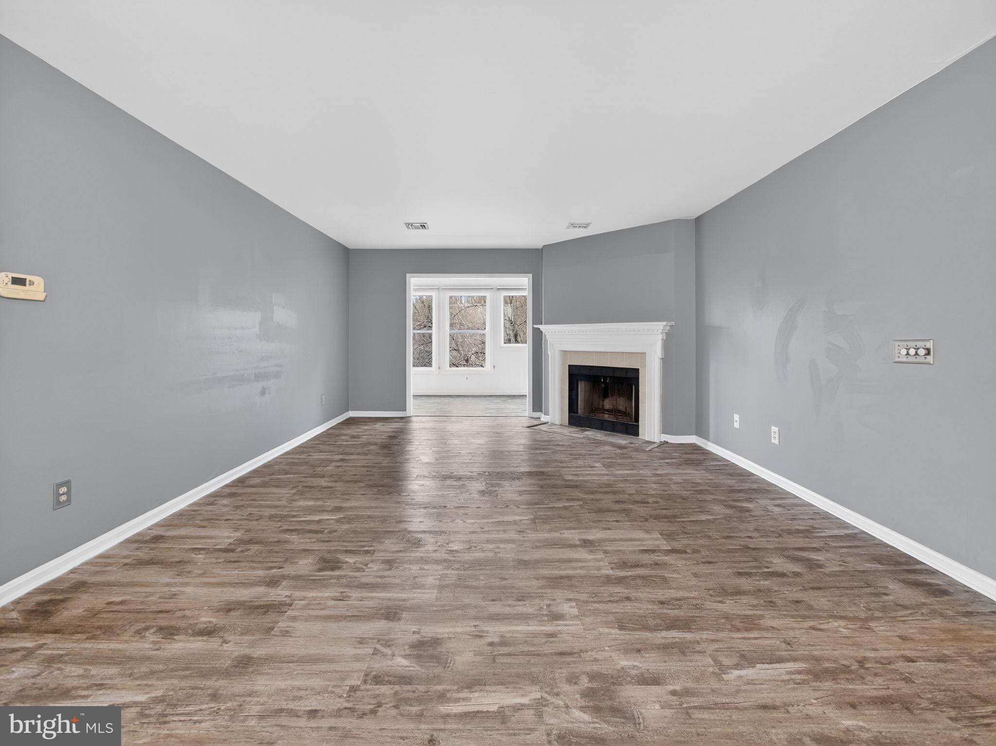 COUNTRY PLACE - Residential