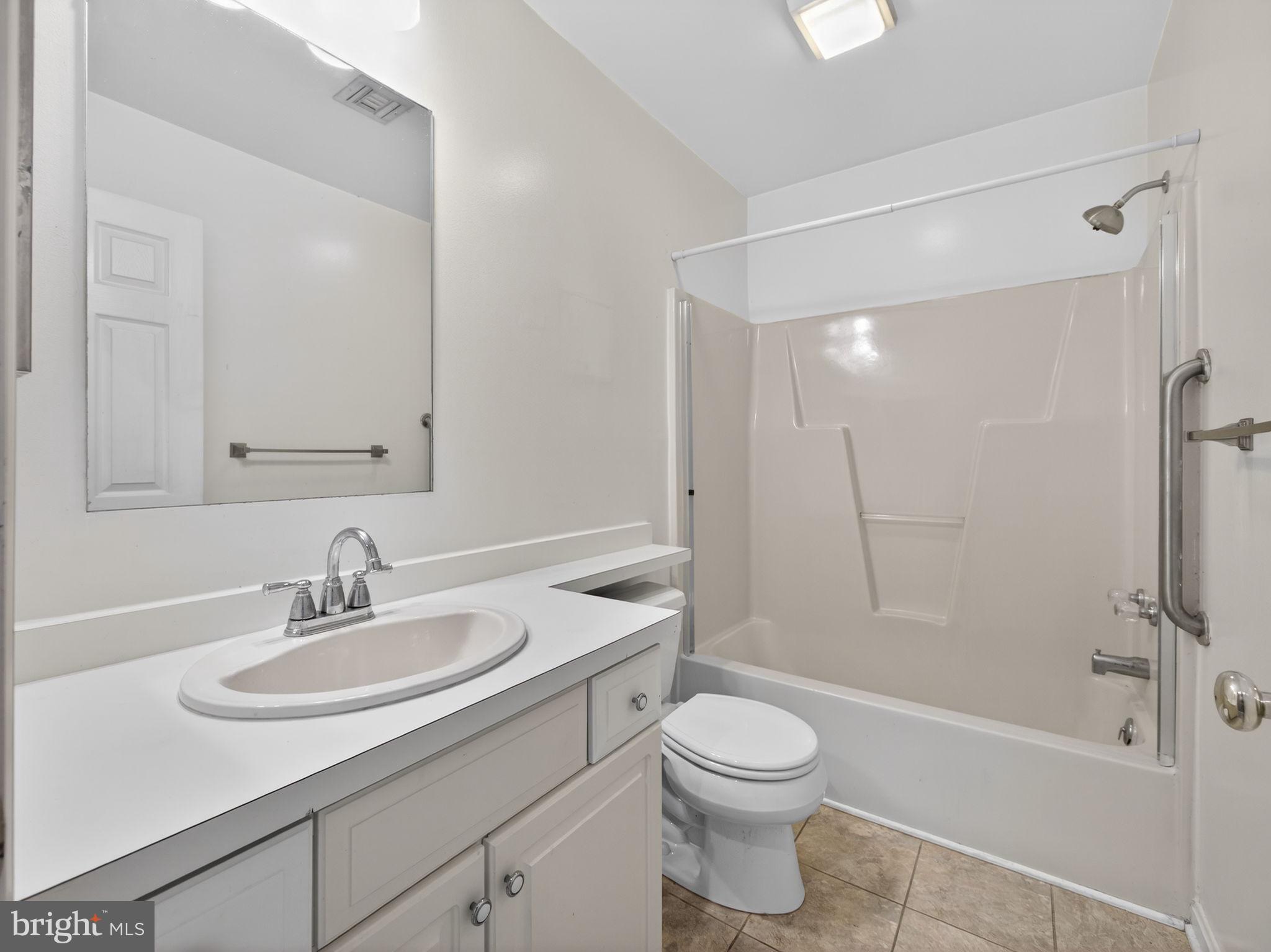 COUNTRY PLACE - Residential