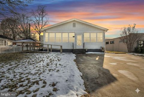 Photo of 318 E Emaus Street, MIDDLETOWN, PA 17057 (MLS # PADA2052484)