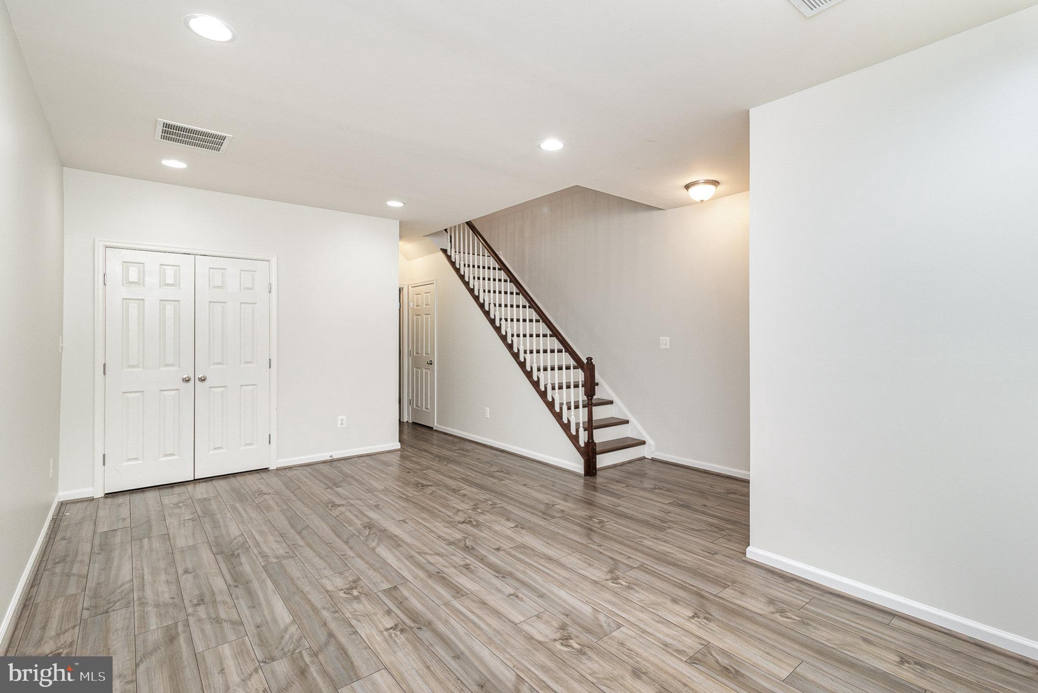 RIVER OAKS - Residential Lease