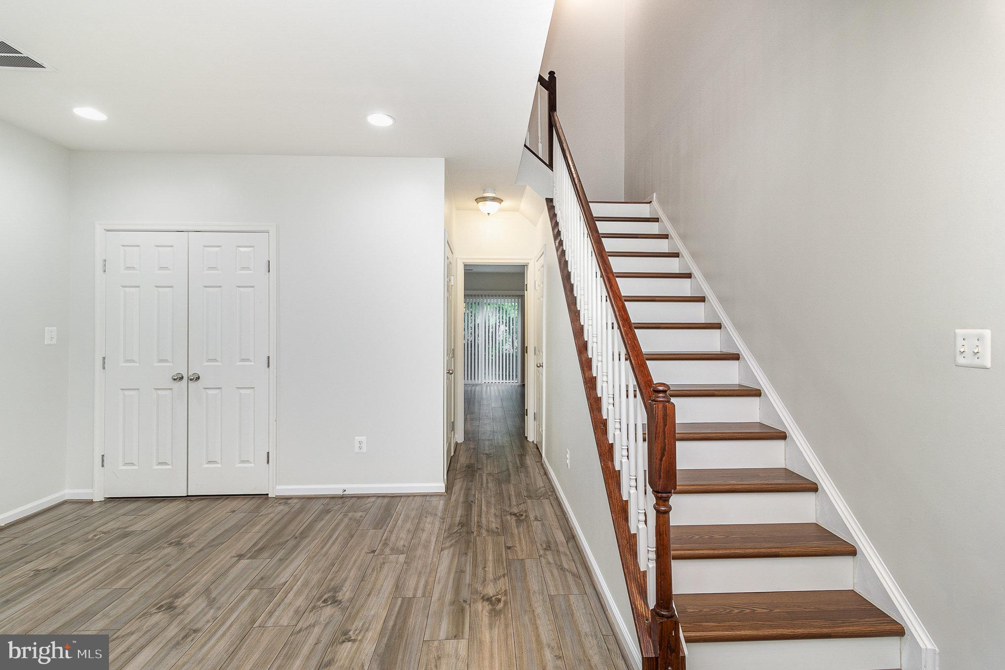 RIVER OAKS - Residential Lease