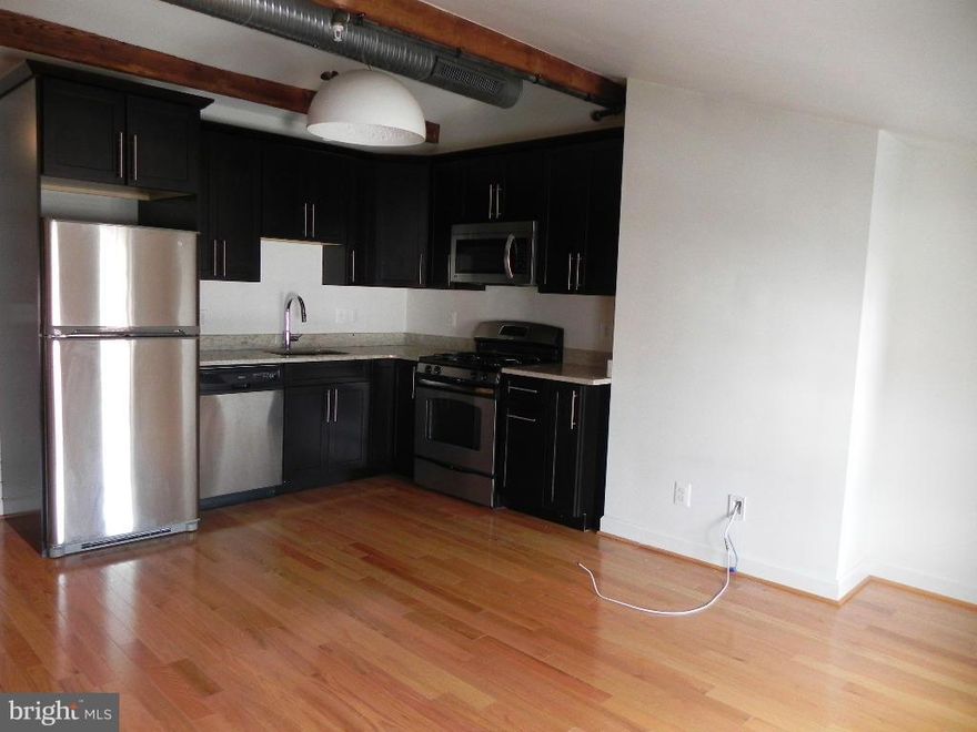 BEAUTIFUL 3RD FLOOR APARTMENT WITH ALL THE UPDATES WASHER /DRYER STAINLESS AND GRANITE WOOD FLOORS .WITH IN  WALKING DISTANCE TO EVERYTHING IN FEDERAL HILL.