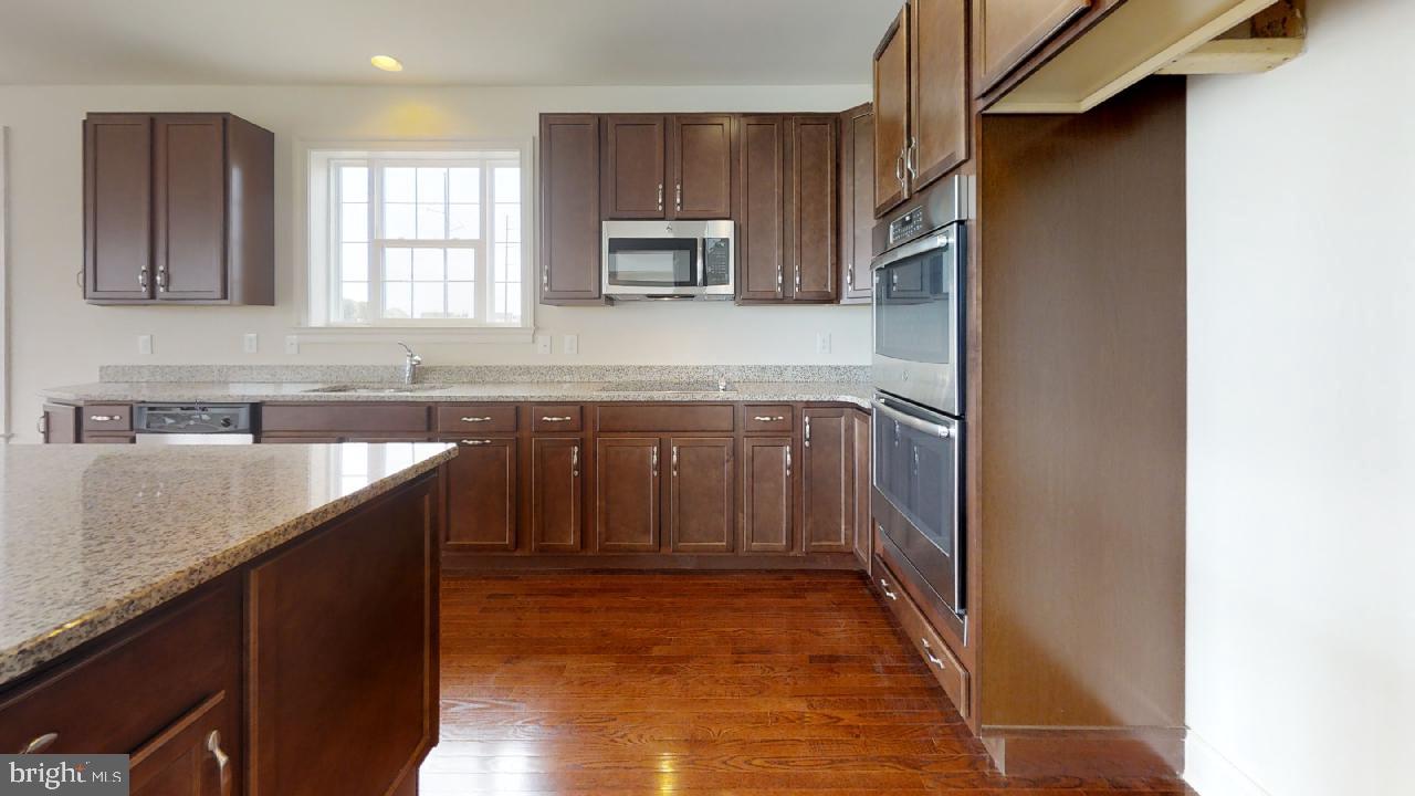 HIDDEN BROOK - Residential