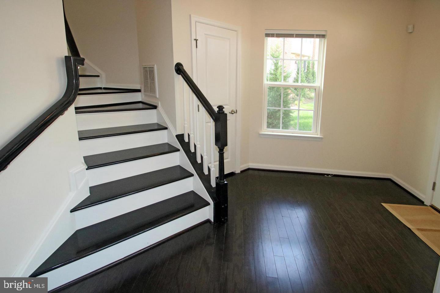 2482 BALDWIN CRESCENT NE