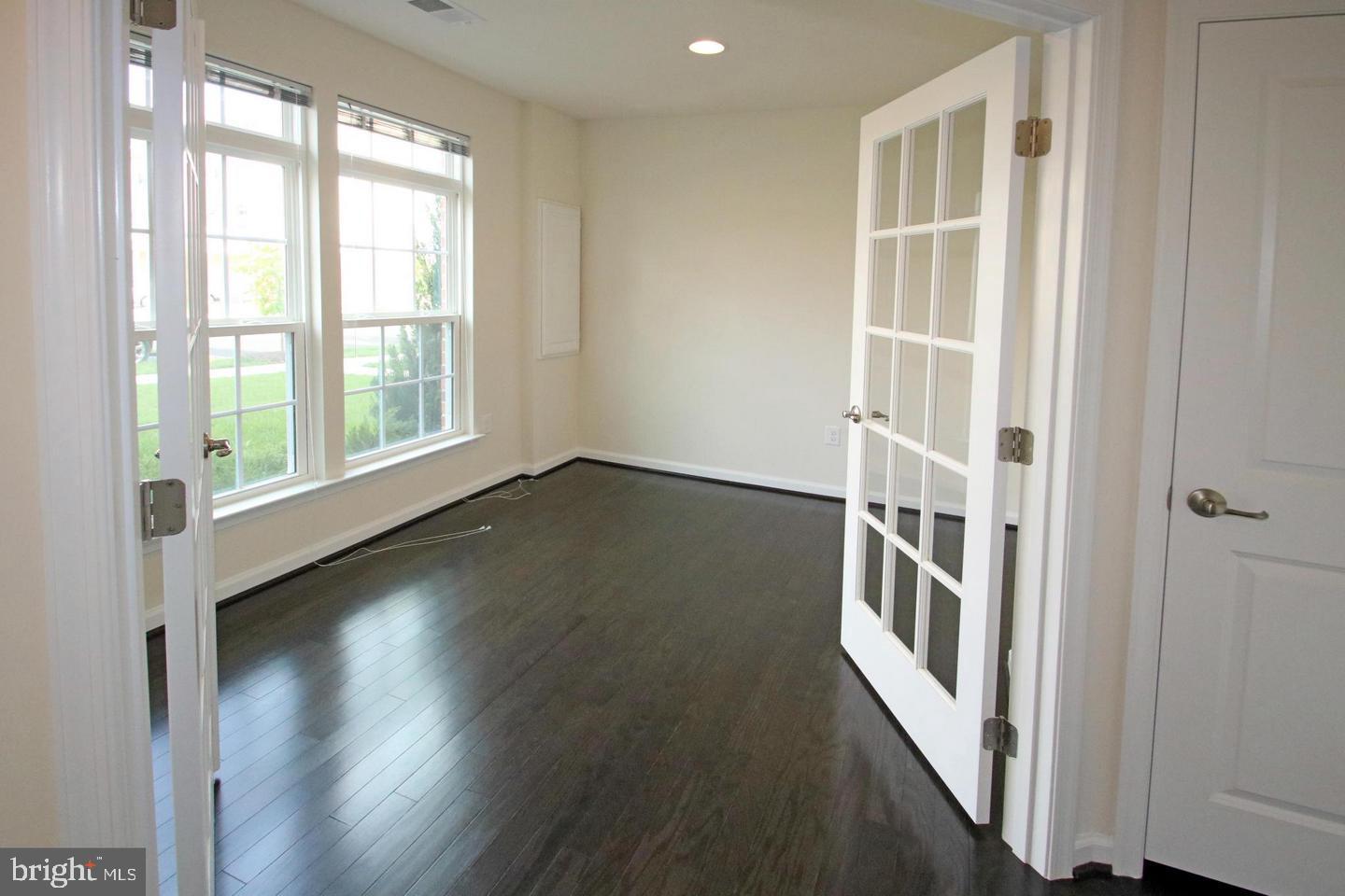 2482 BALDWIN CRESCENT NE