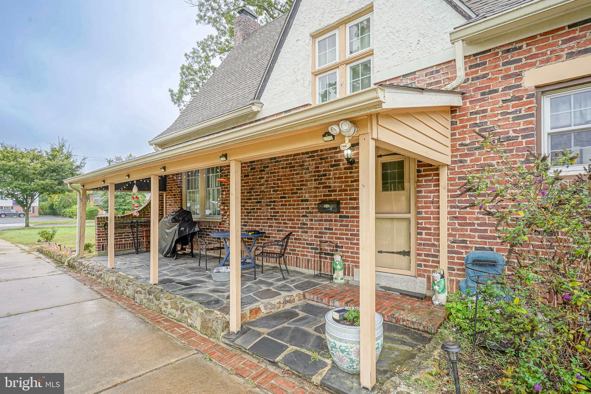 1074 E LANDIS AVENUE