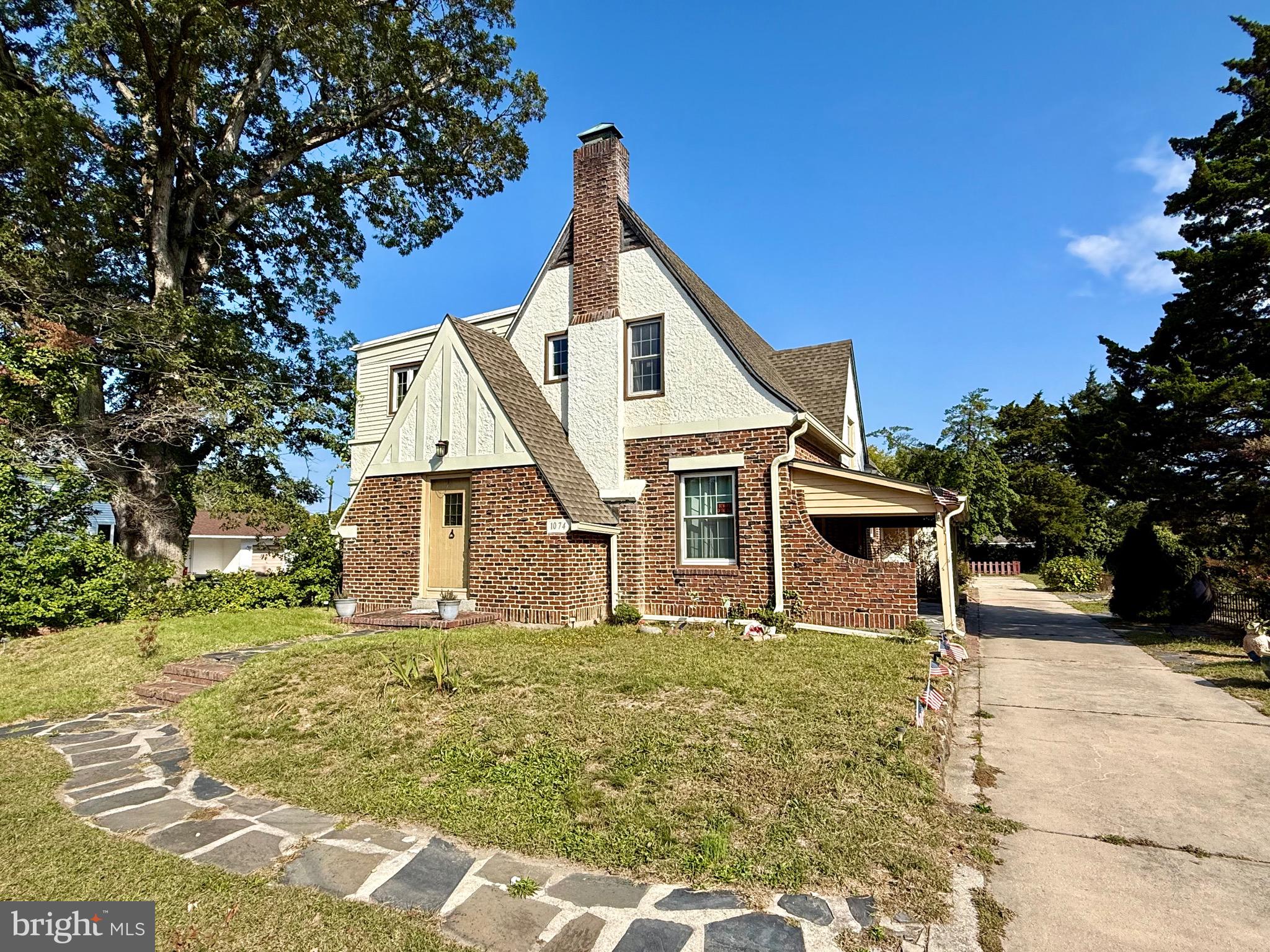 1074 E LANDIS AVENUE