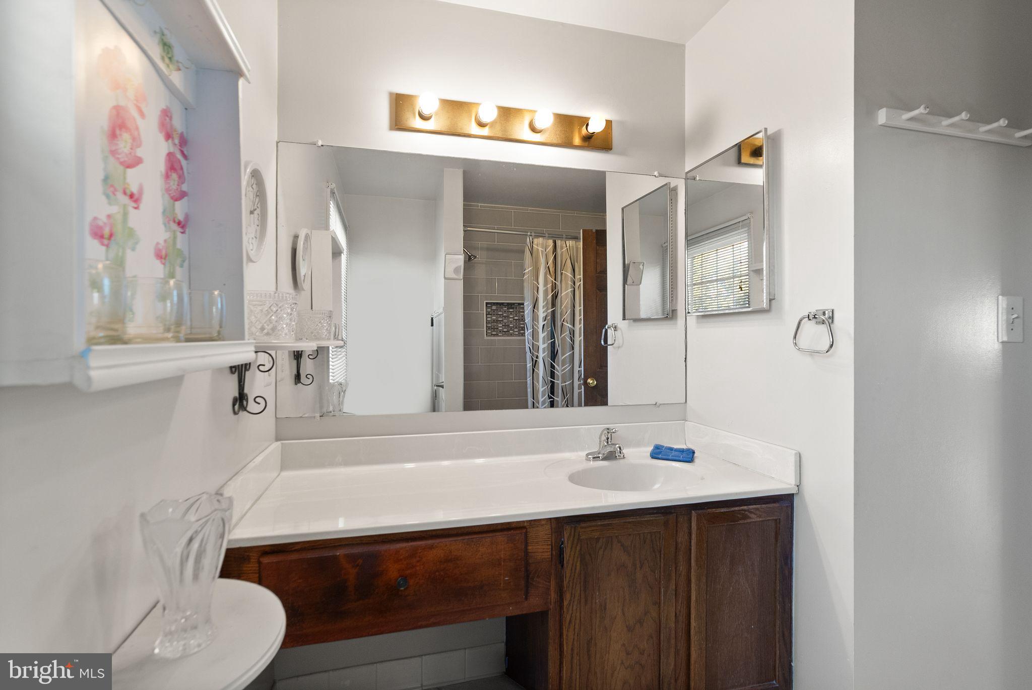 LAKE FAIRFAX PARK ESTATE - Residential