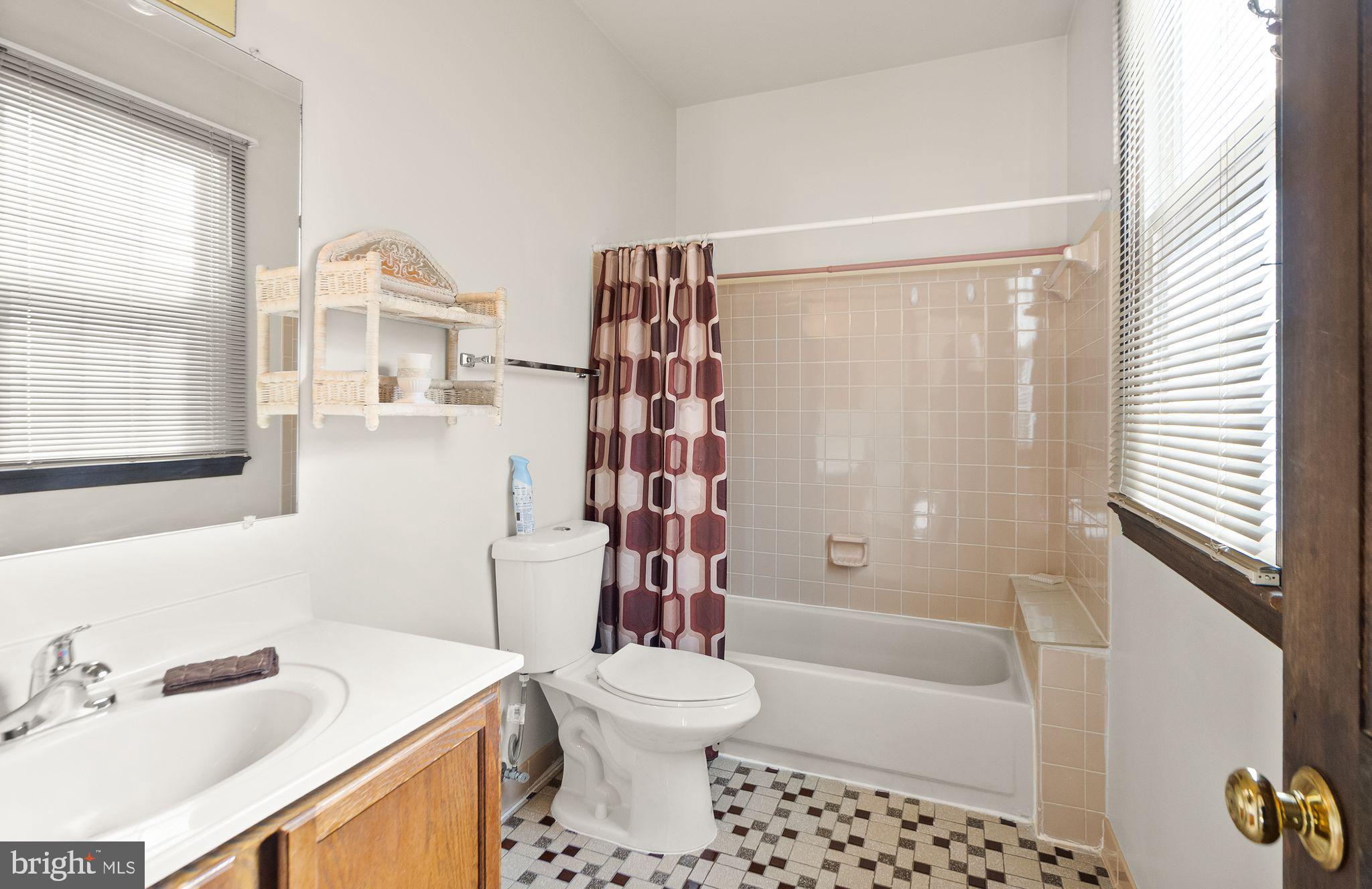 LAKE FAIRFAX PARK ESTATE - Residential