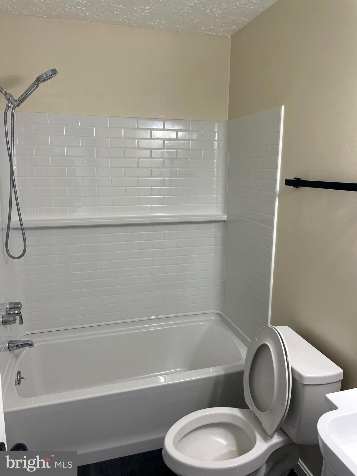 QUAILS RUN - Residential Lease