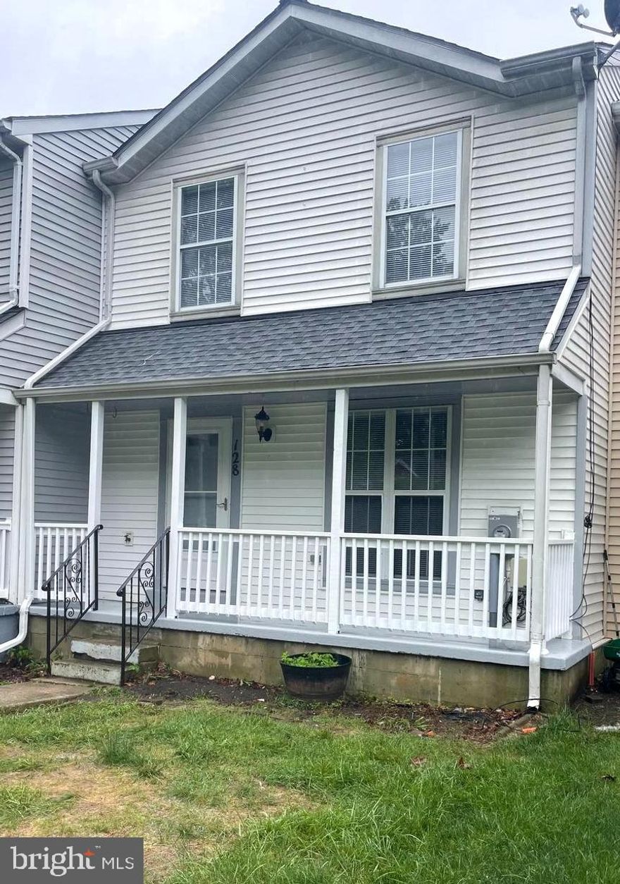 3 Bedroom 2 1/2 bathroom 3 level townhome in the sought after neighborhood of QuailWood. Wont last long it is a must see!