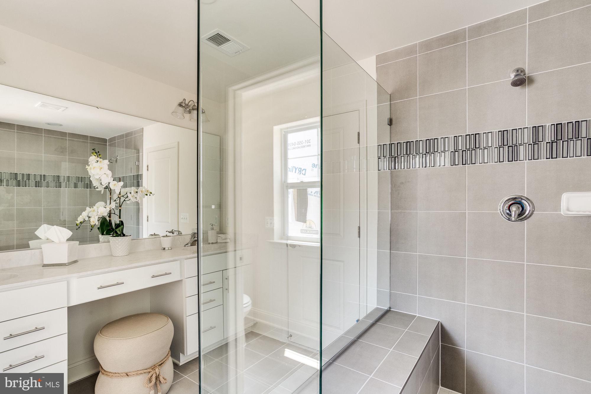 KINGSVIEW KNOLLS - Residential