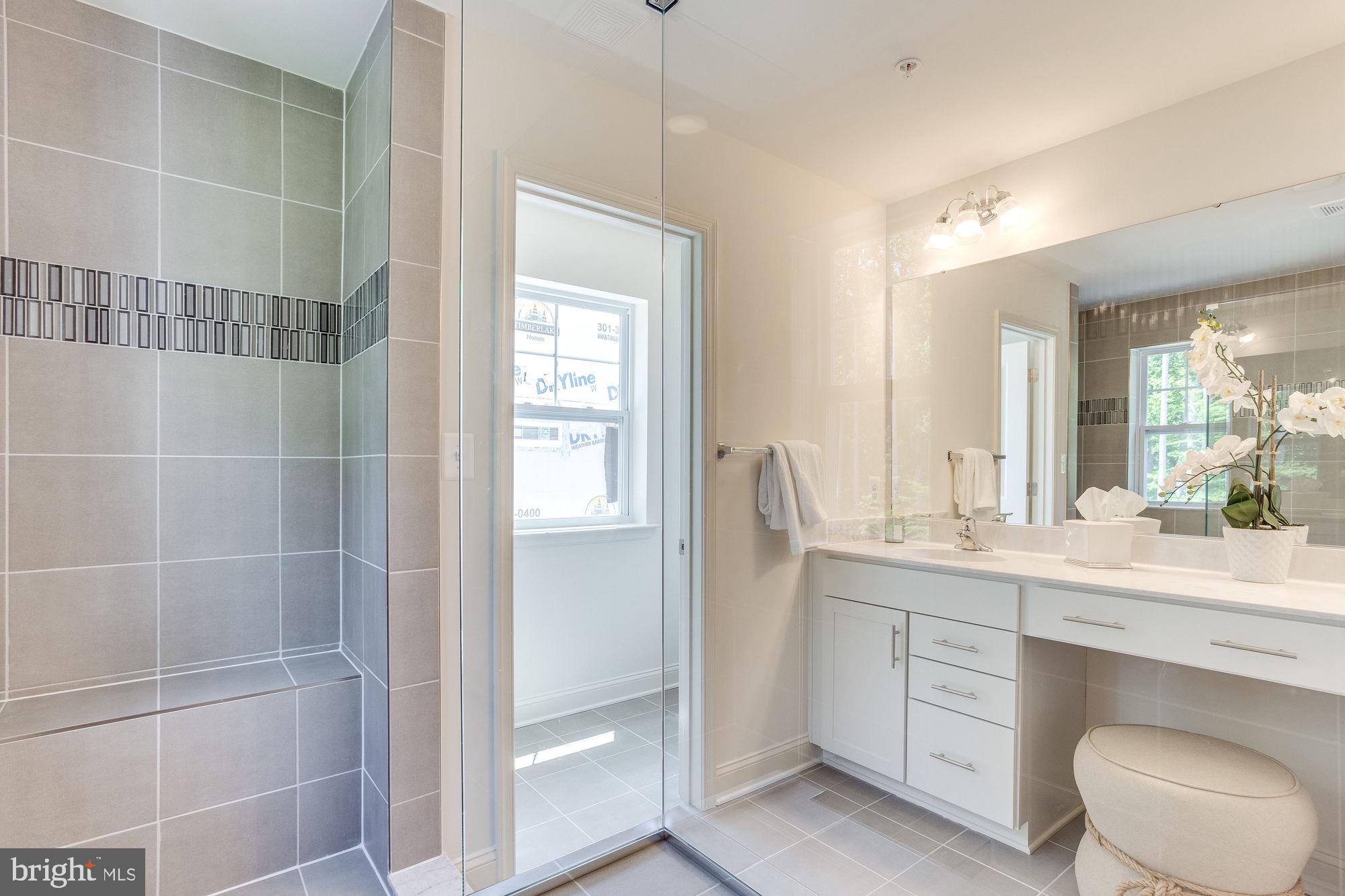 KINGSVIEW KNOLLS - Residential