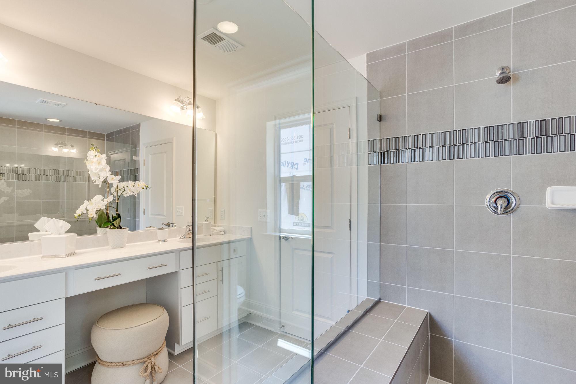 KINGSVIEW KNOLLS - Residential