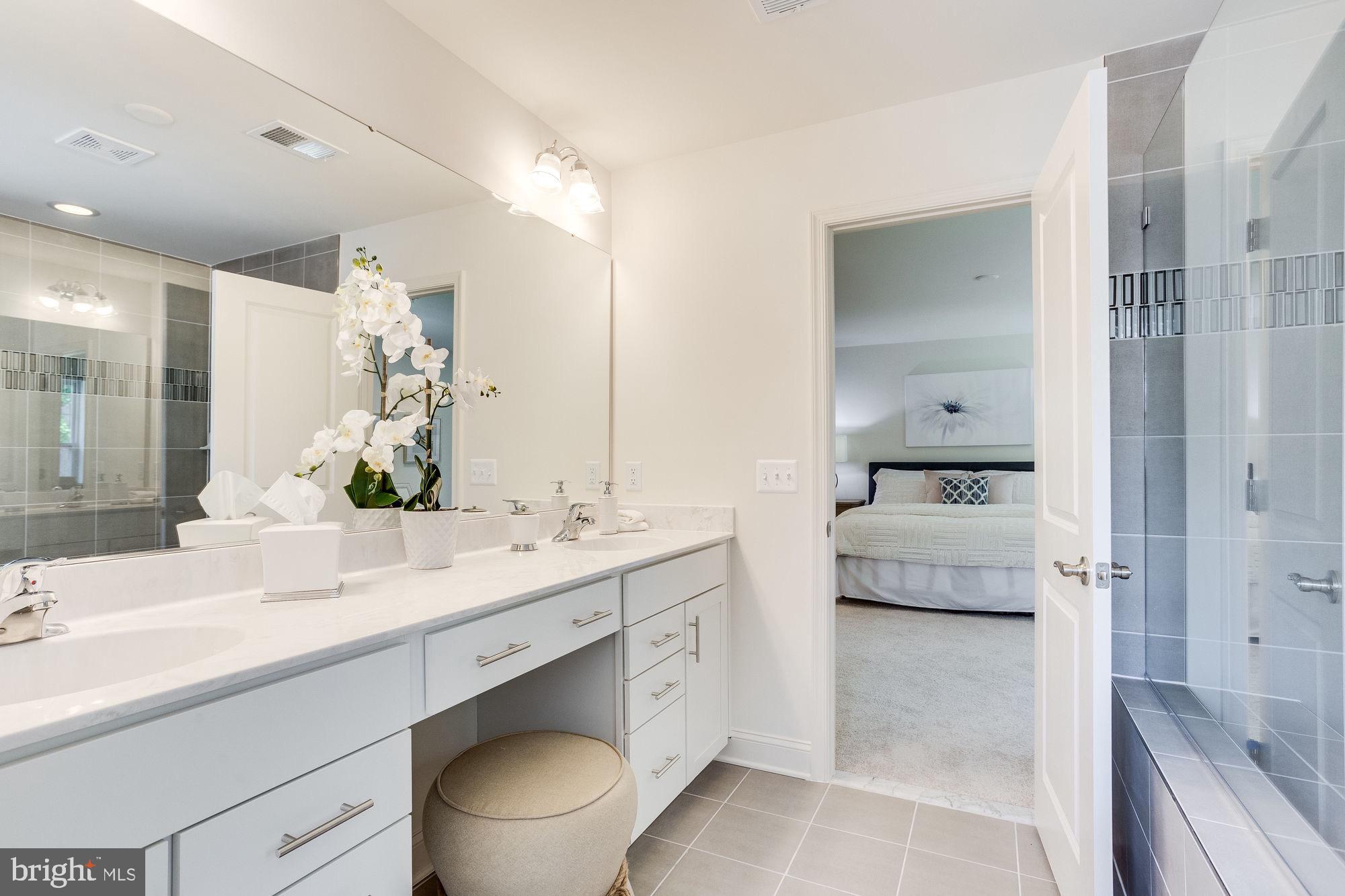 KINGSVIEW KNOLLS - Residential