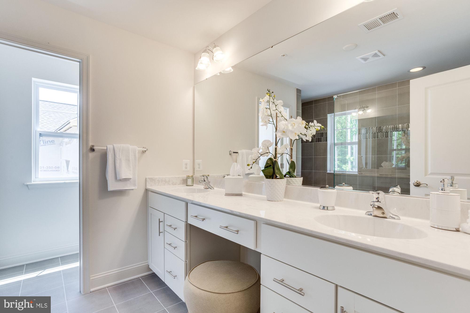 KINGSVIEW KNOLLS - Residential