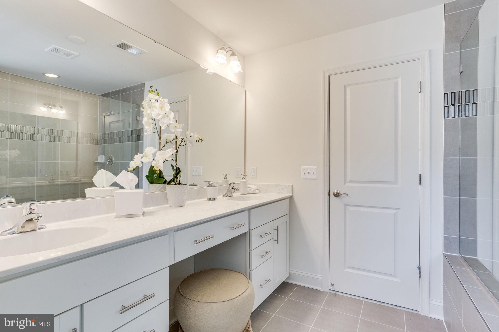 KINGSVIEW KNOLLS - Residential