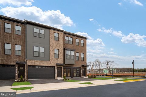 Townhouse For Sale - 11367 Hypatia Loop<br/> MANASSAS, VA 20109