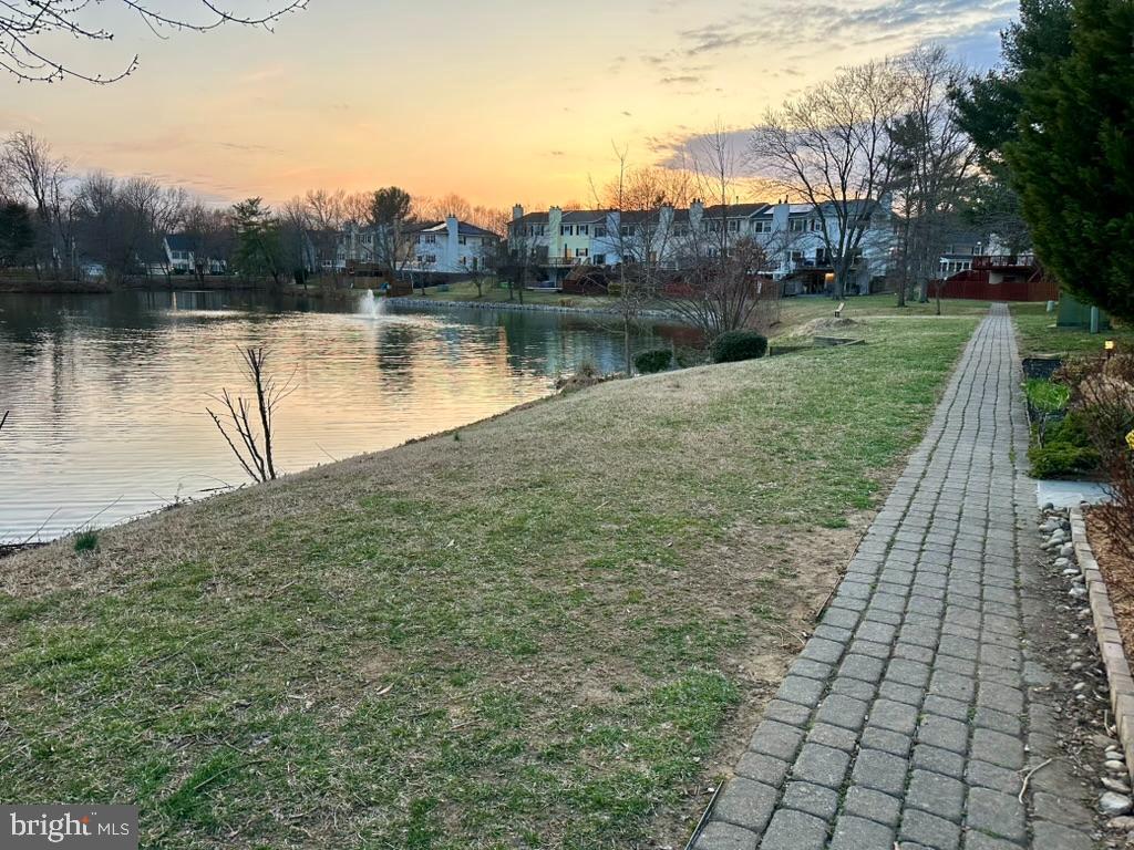 LAKE DEVEREUX - Residential Lease