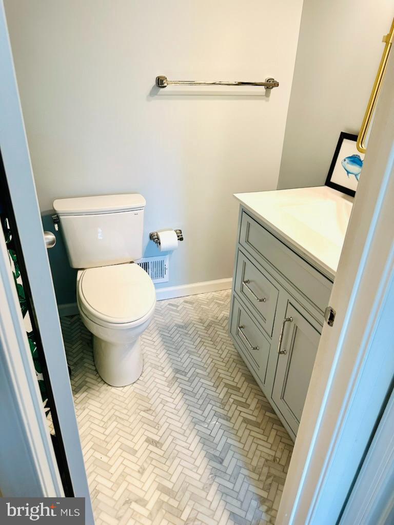 LAKE DEVEREUX - Residential Lease