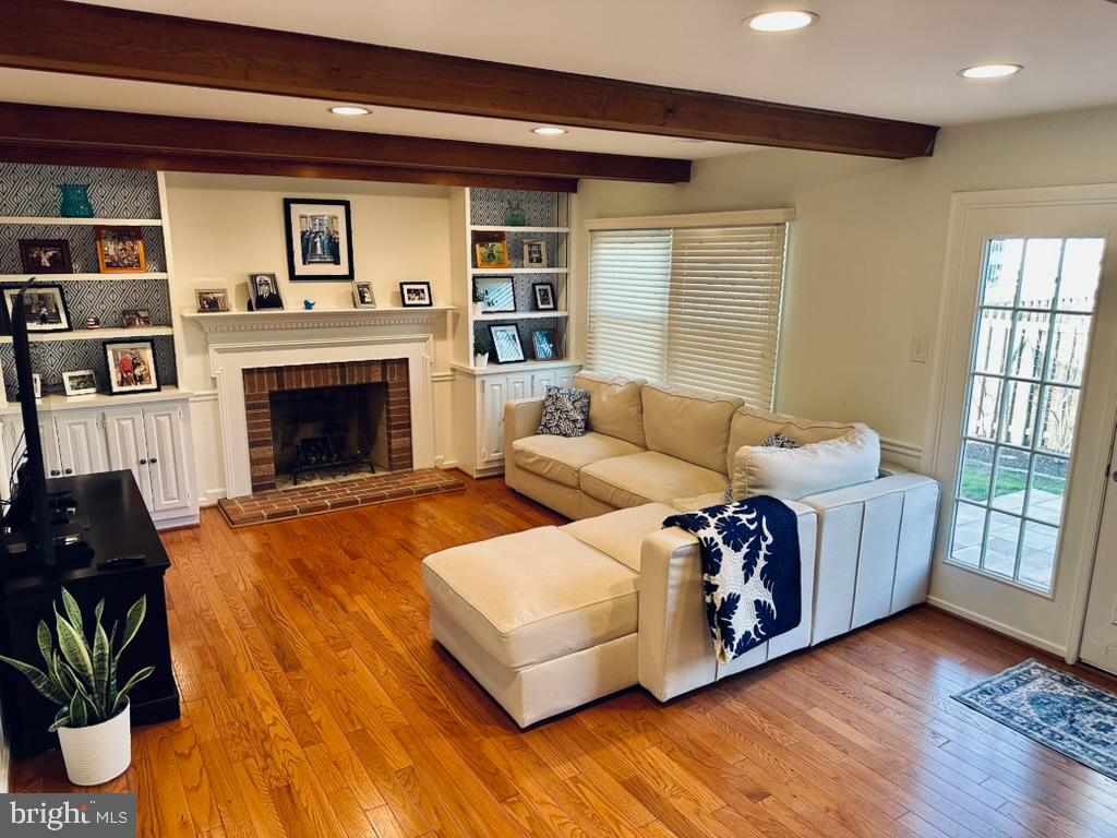 LAKE DEVEREUX - Residential Lease