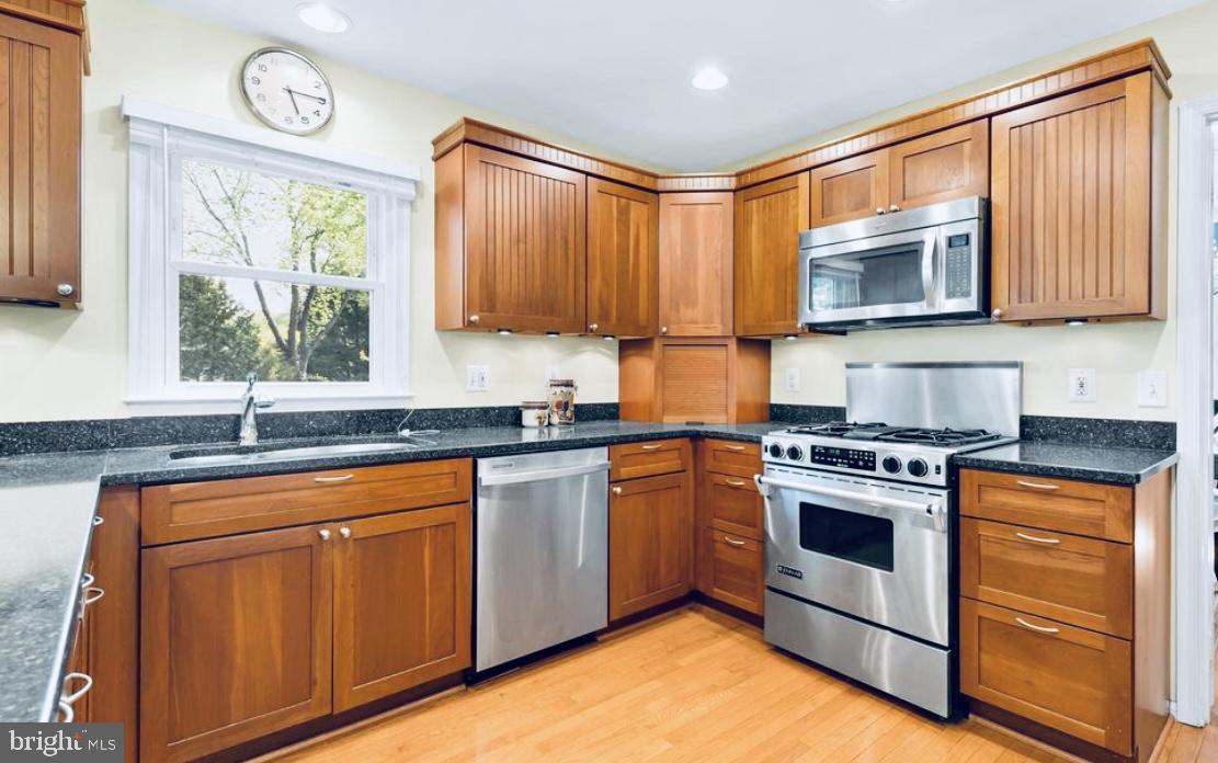 LAKE DEVEREUX - Residential Lease