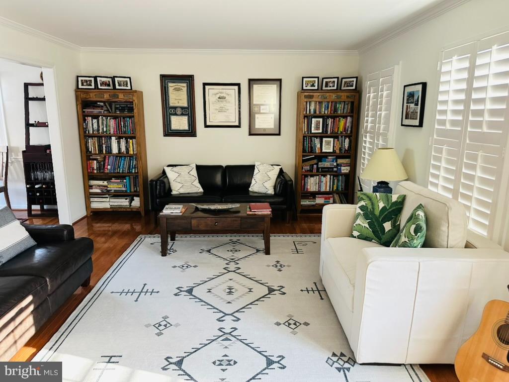 LAKE DEVEREUX - Residential Lease