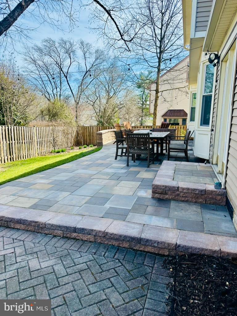 LAKE DEVEREUX - Residential Lease