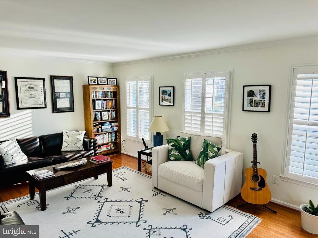 LAKE DEVEREUX - Residential Lease