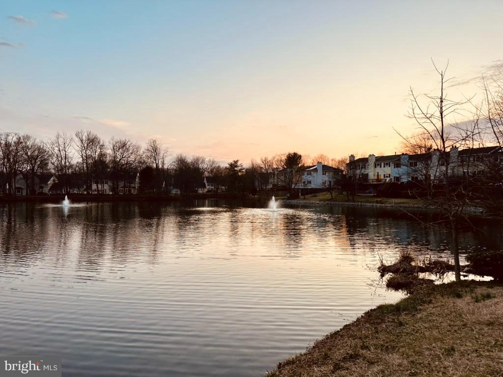 LAKE DEVEREUX - Residential Lease