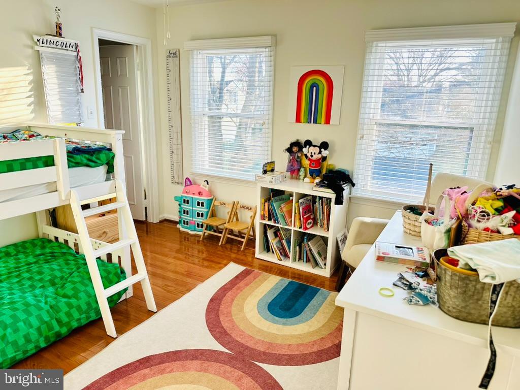 LAKE DEVEREUX - Residential Lease