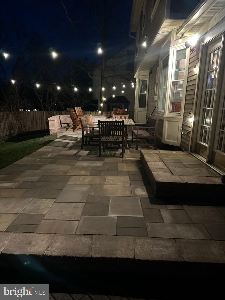 LAKE DEVEREUX - Residential Lease