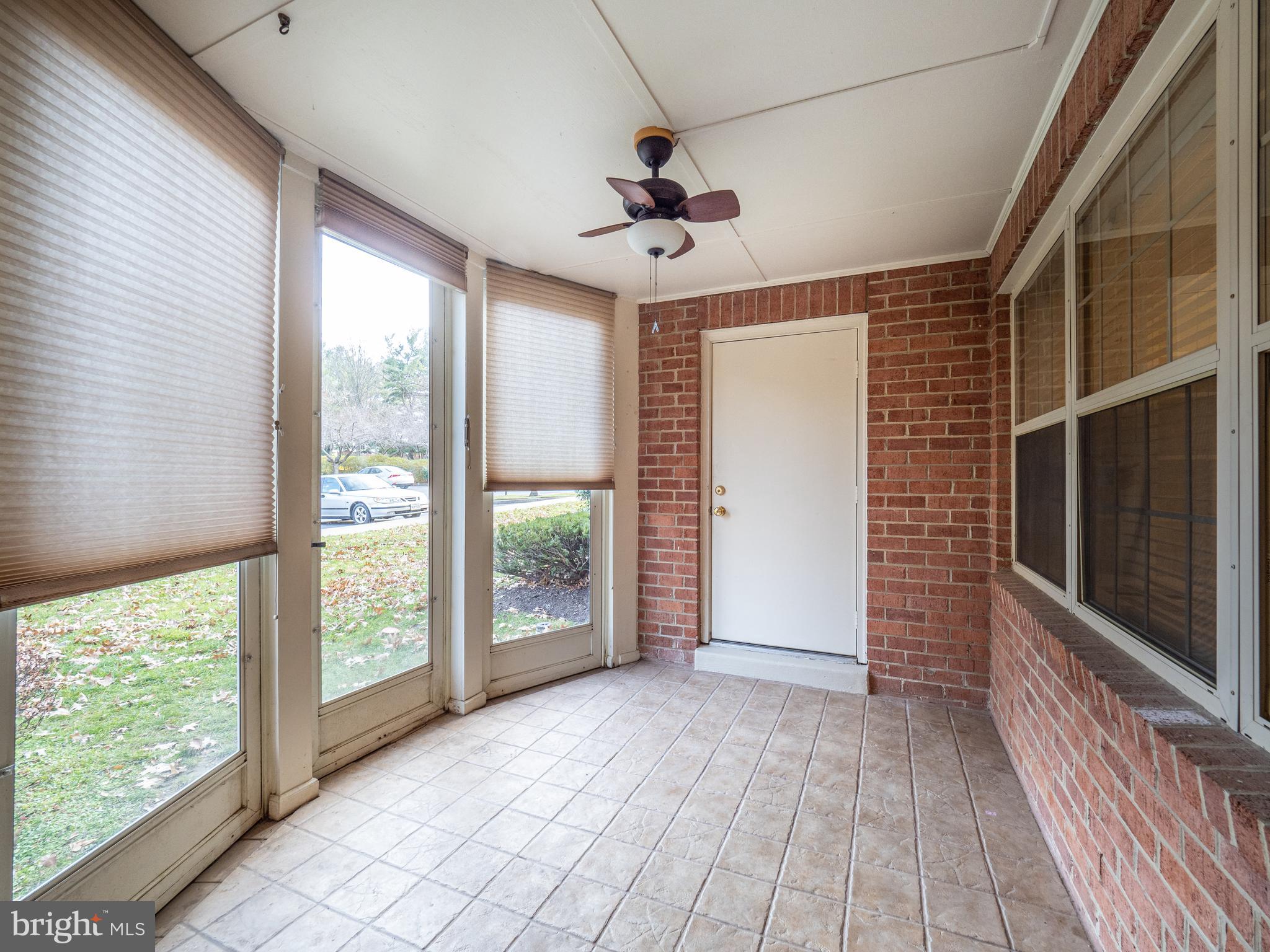 WASHINGTONIAN WOODS - Residential Lease