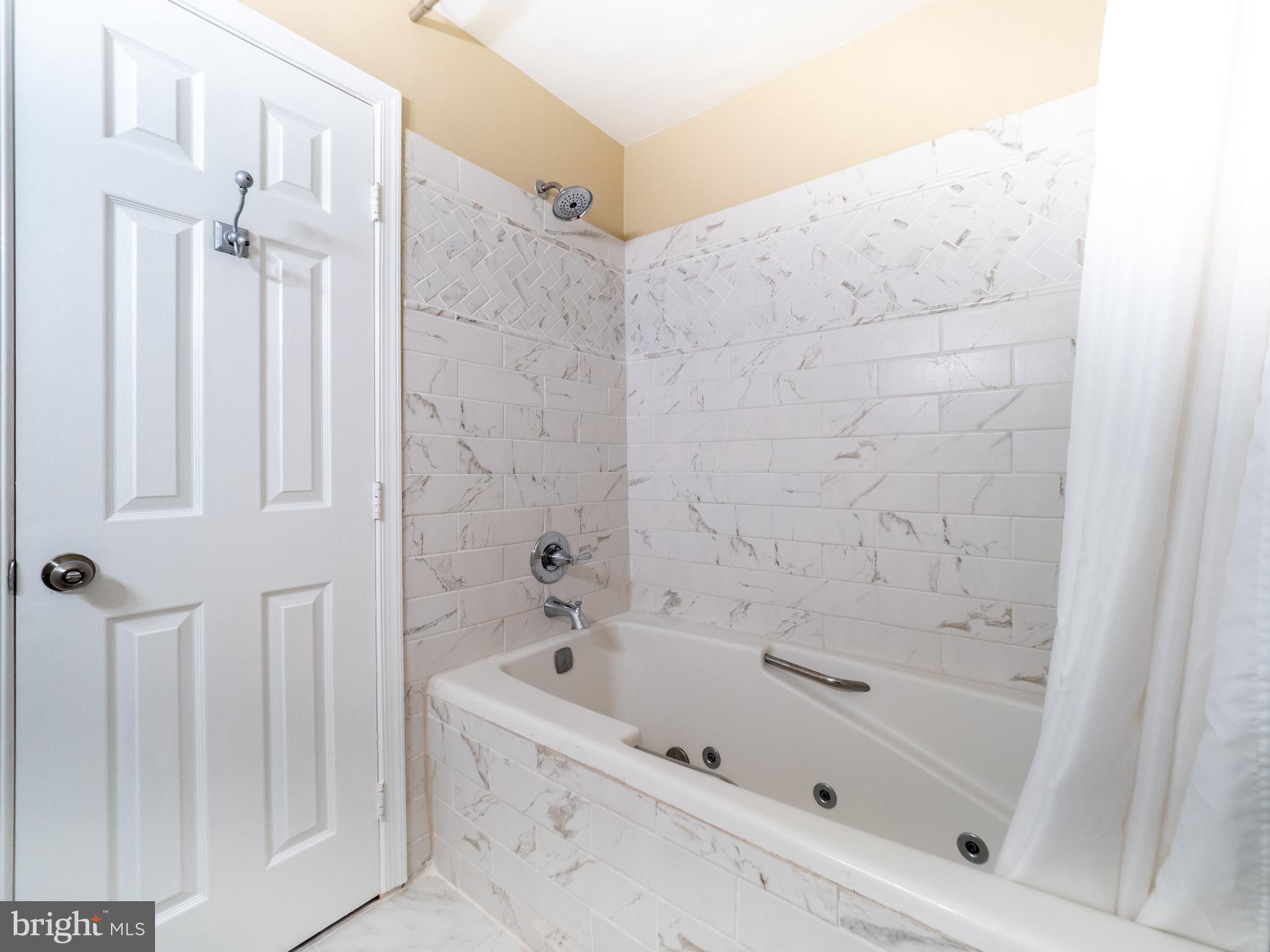 WASHINGTONIAN WOODS - Residential Lease