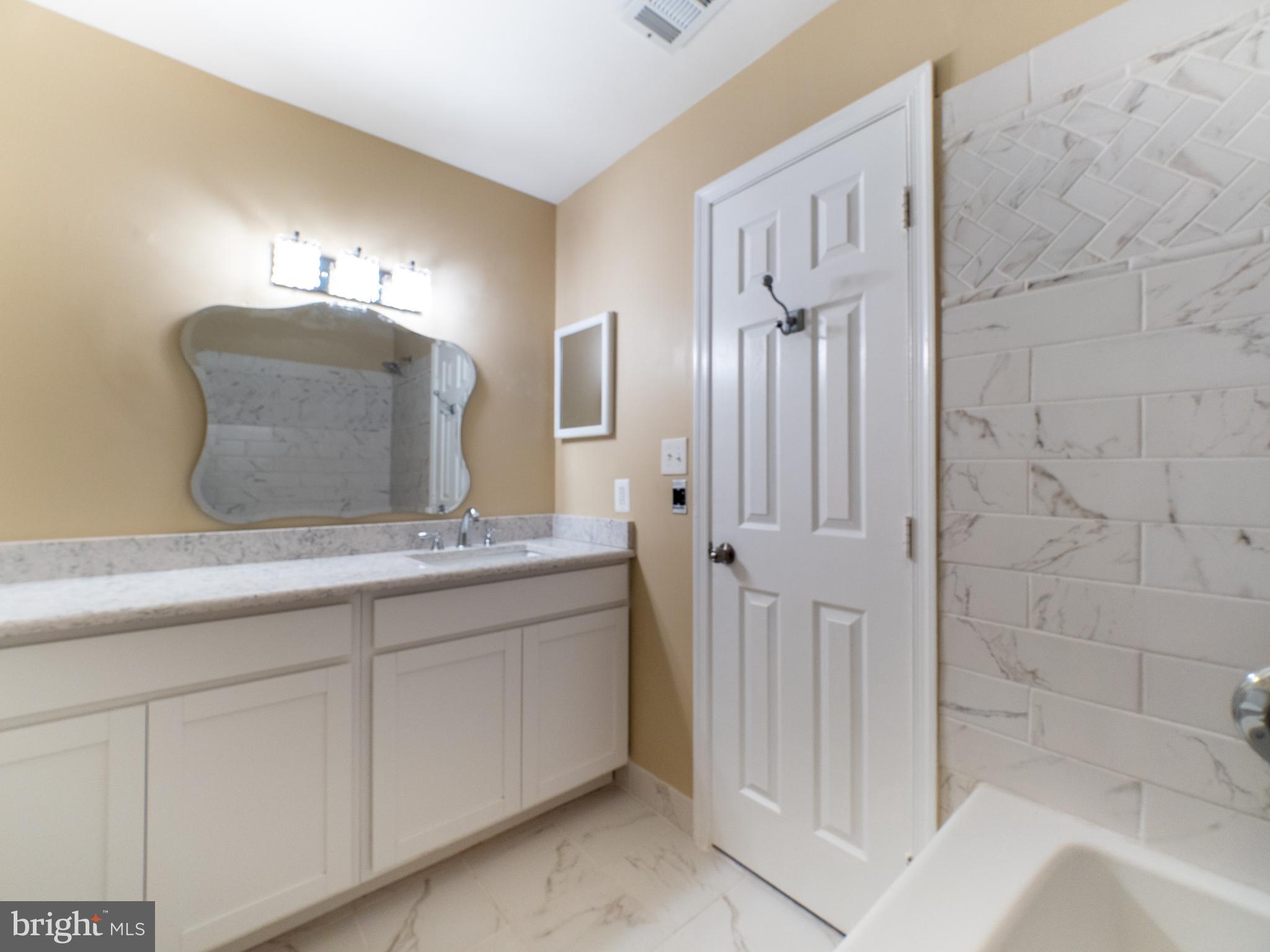 WASHINGTONIAN WOODS - Residential Lease