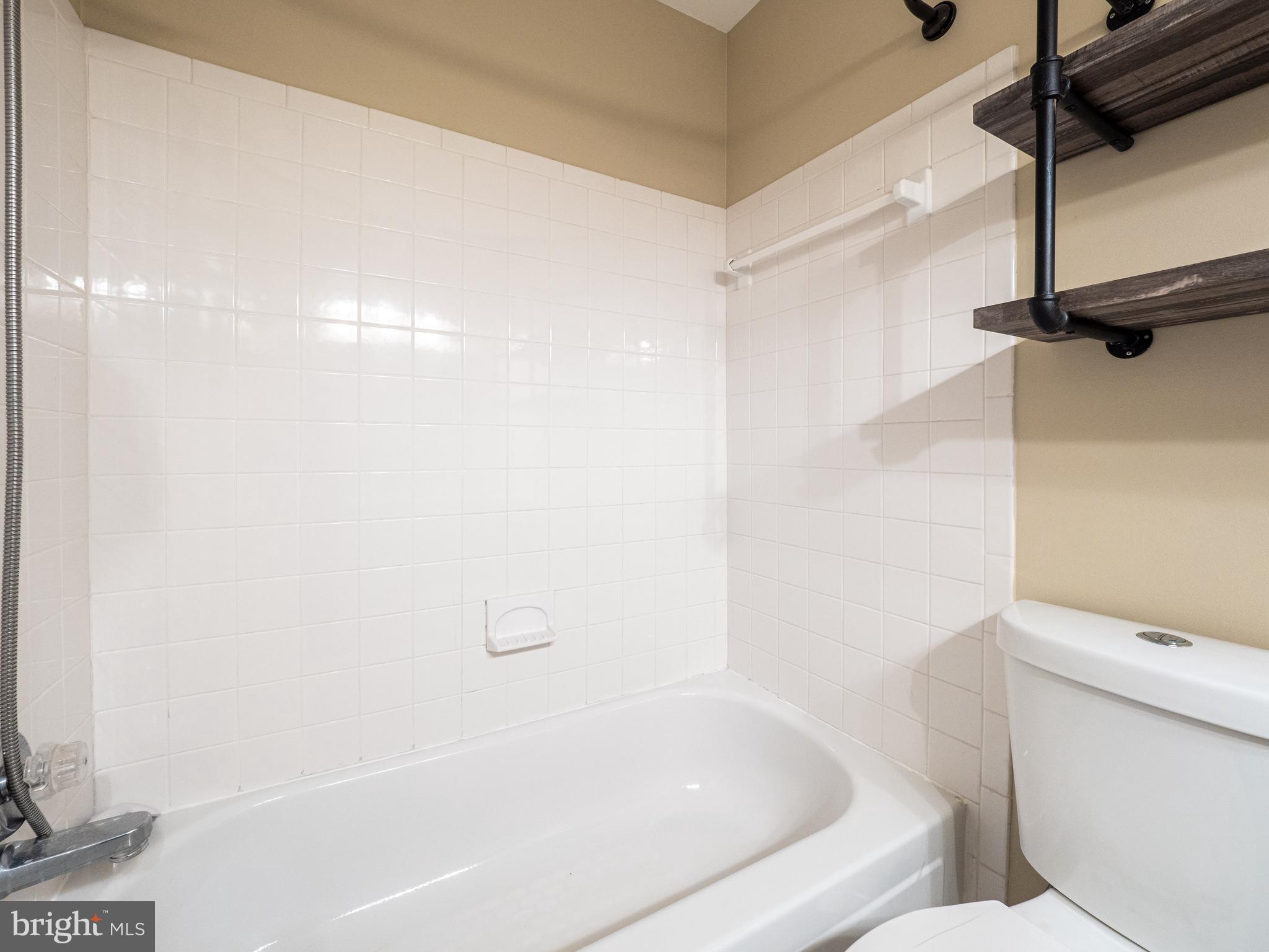 WASHINGTONIAN WOODS - Residential Lease