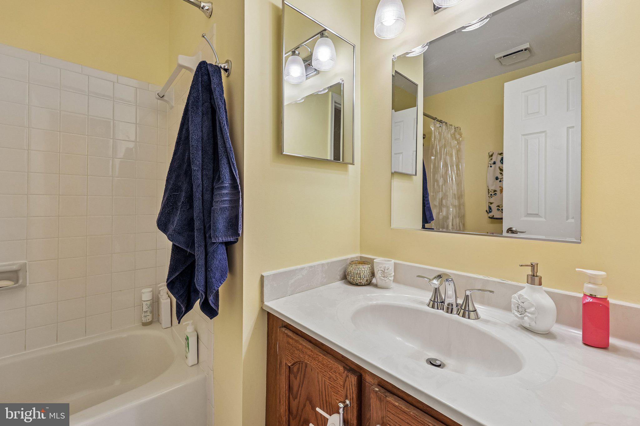 LAFAYETTE VILLAGE - Residential