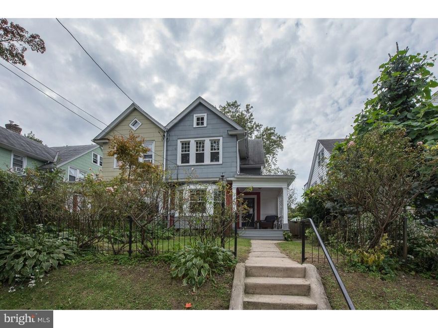 Spacious Twin ( 4bdr. 1.5 bath) in Bryn Mawr.  Updated 2 story Twin with walk-up 3rd floor. Newer Kitchen, Windows, Baths, Hardwood floors throughout. Freshly painted throughout.  Old charm moldings. Walk to Train, restaurants, and town. Not permitted for undergrad student housing.
