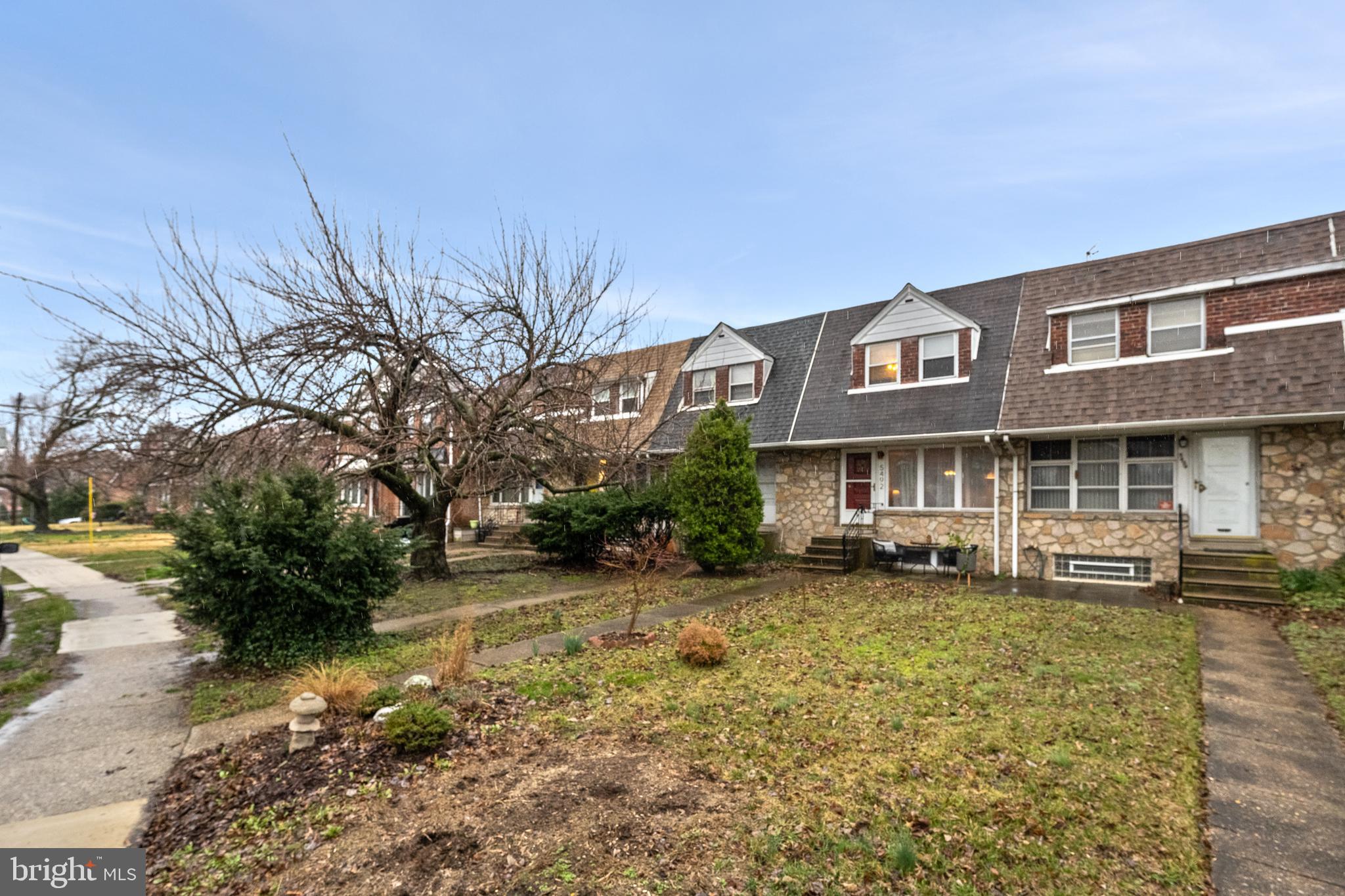 ROXBOROUGH - Residential