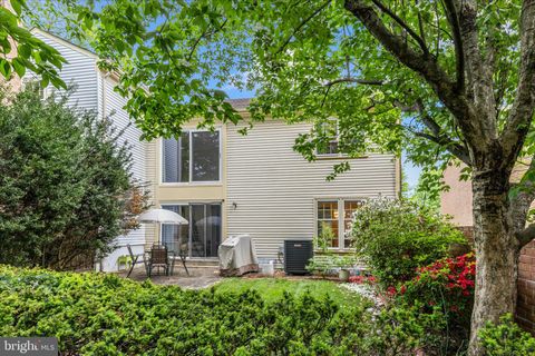 Tiny photo for 9409 Chatteroy Place, MONTGOMERY VILLAGE, MD 20886 (MLS # MDMC2231382)