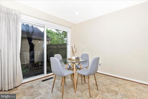 Tiny photo for 9409 Chatteroy Place, MONTGOMERY VILLAGE, MD 20886 (MLS # MDMC2231382)