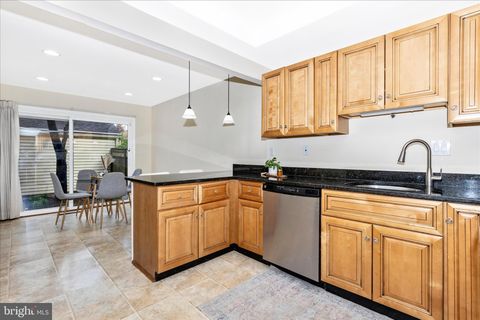 Tiny photo for 9409 Chatteroy Place, MONTGOMERY VILLAGE, MD 20886 (MLS # MDMC2231382)