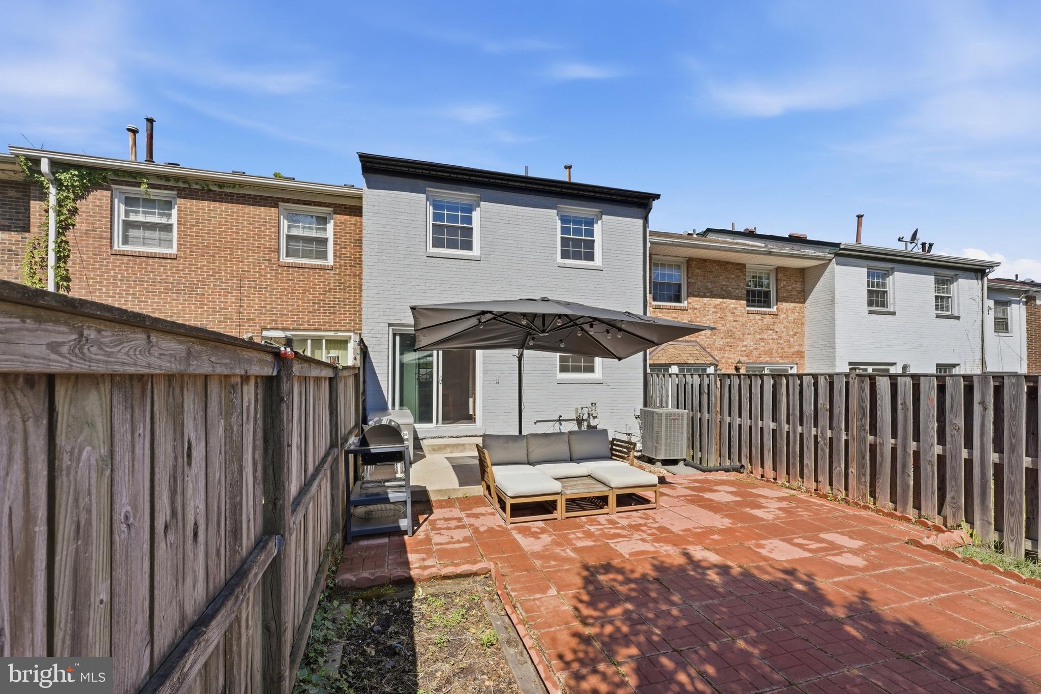 LONDON TOWNE - Residential