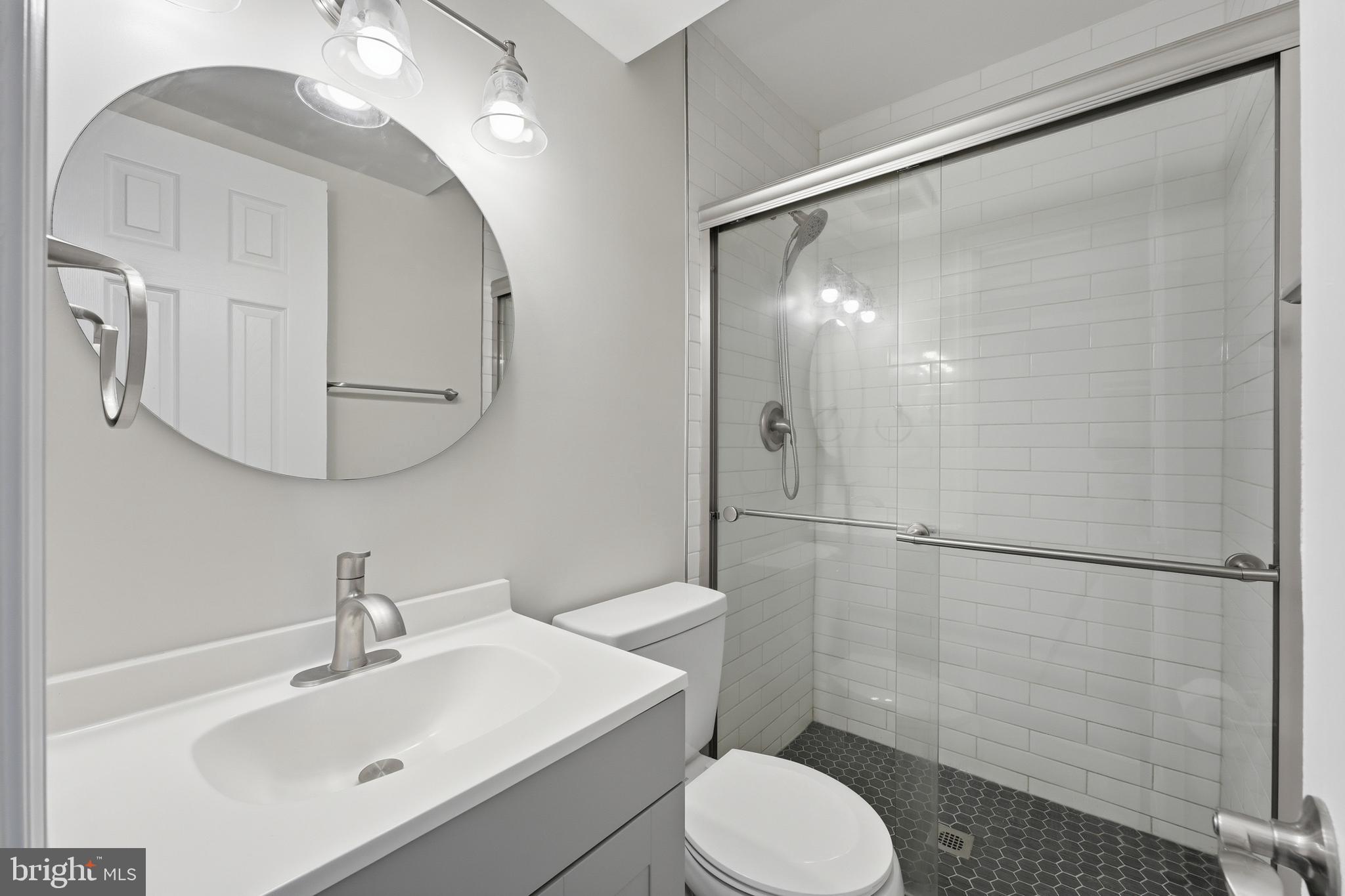 LONDON TOWNE - Residential